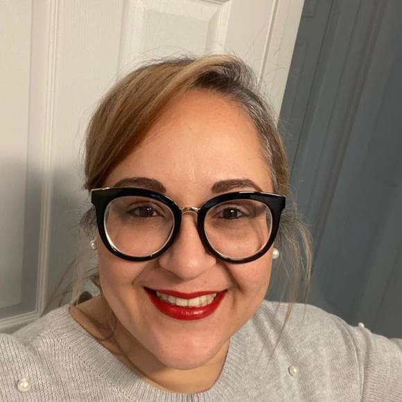 Meet the Posher Other - Meet your Posher, Evelyn